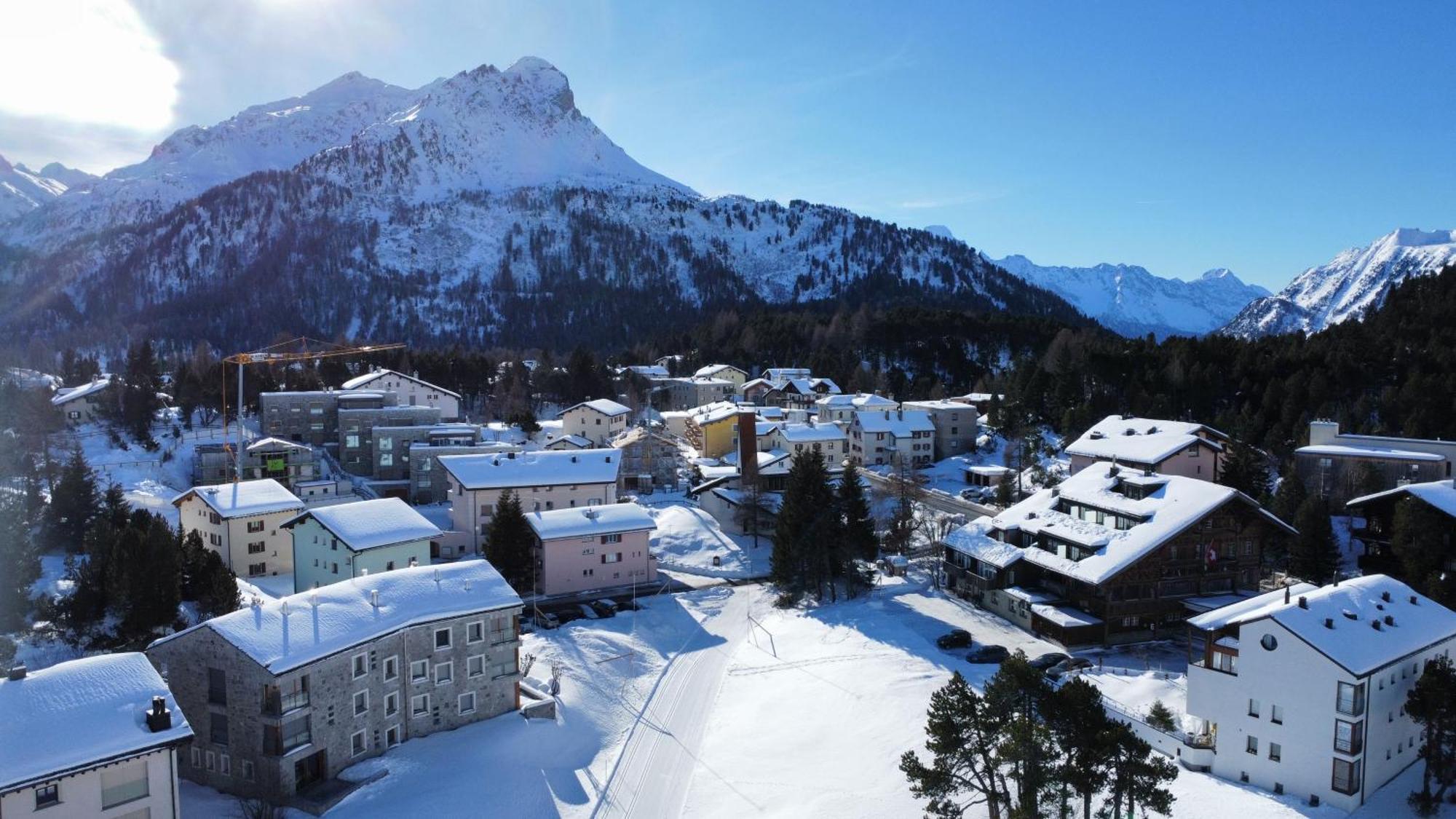 Chesa La Montanella - Ferienwohnung, Малоя Экстерьер фото